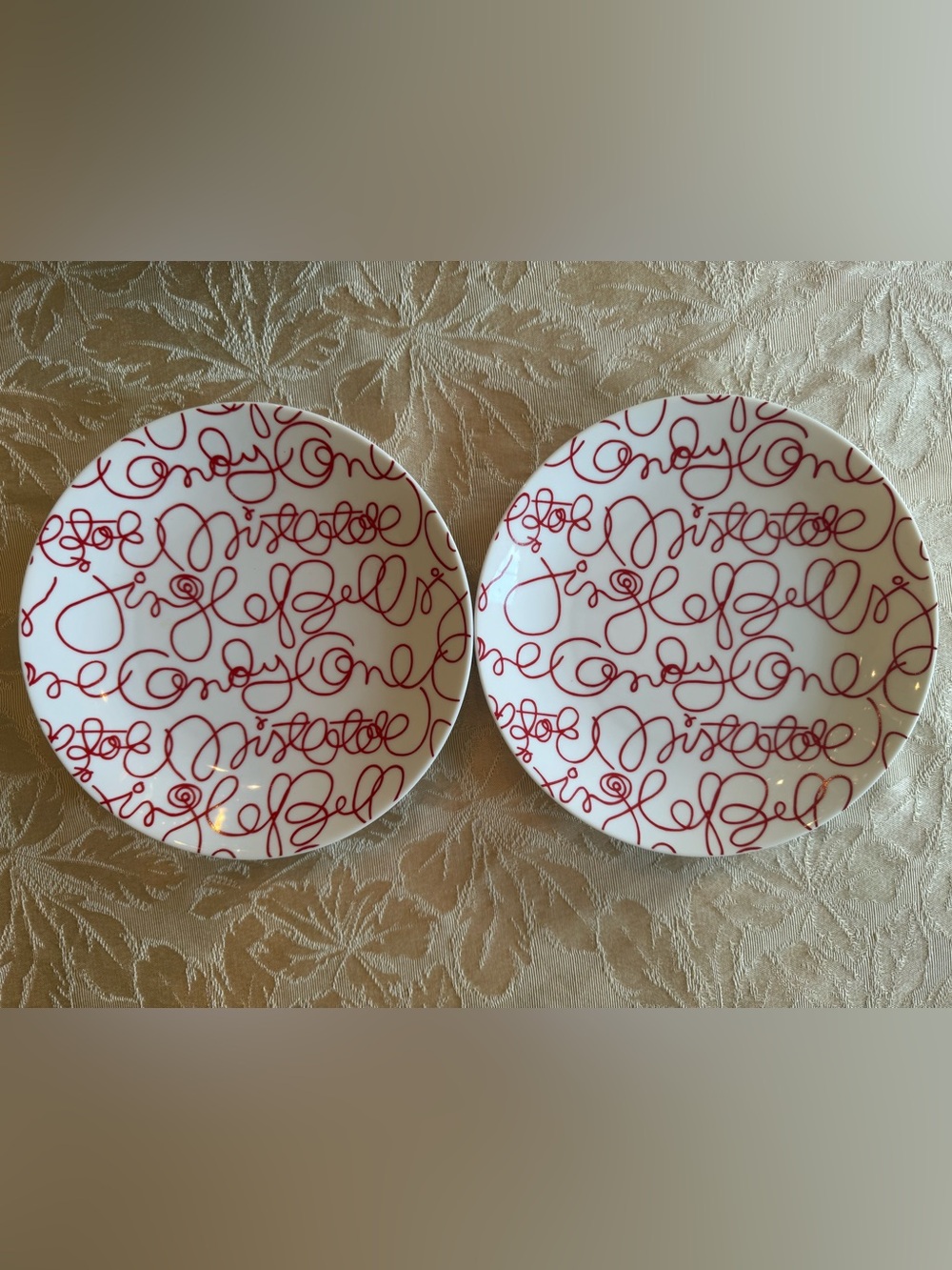 Crate & Barrel Mistletoe Holiday Plate - Set of 2 470-392